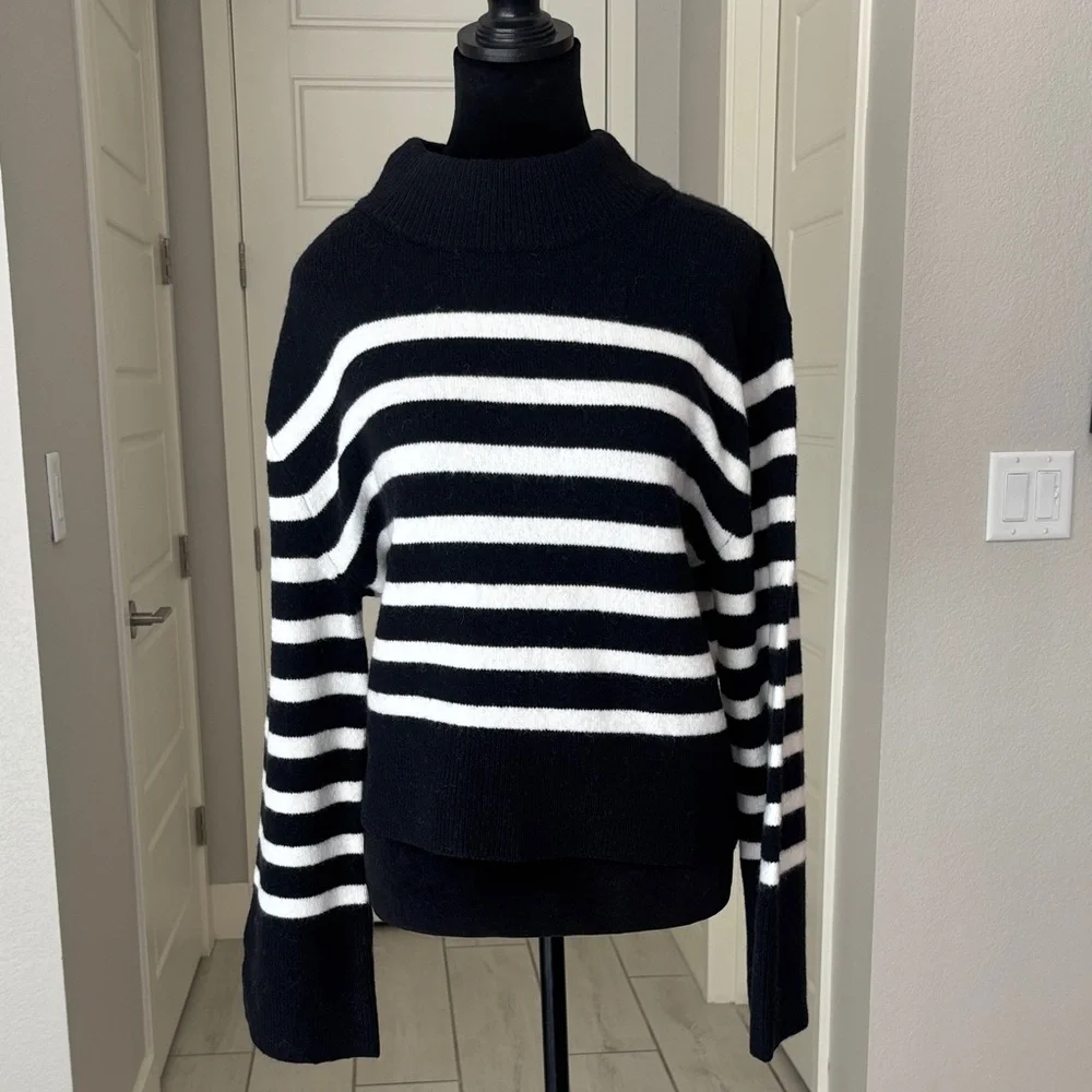 J. Crew Strip Sweater Size S  NWT - Picture 4 of 11